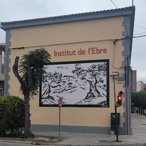 Después: fachada de un centro educativo de tres plantas