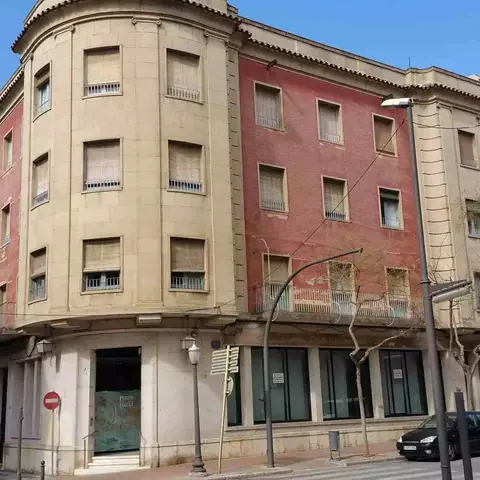 Antes: edificio en esquina con torreón redondeado