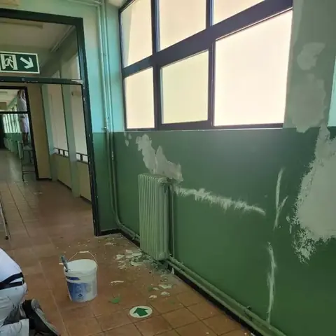 Antes: pasillo interior de un centro educativo