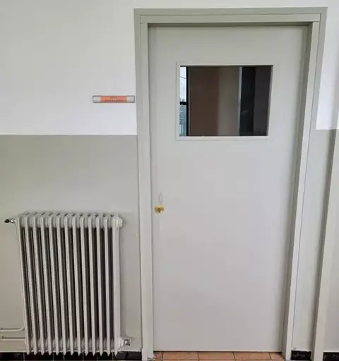 Después: pasillo interior de un centro educativo